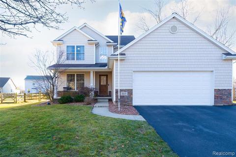 413 Sandhill Dr, Temperance, MI 48182 photo 1