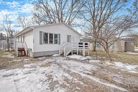 208 Elm St, Vernon, MI 48476 photo 1