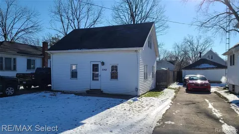 2262 E Buder Ave, Burton, MI 48529 photo 1