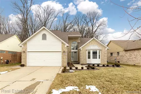 2689 Locksley Ct, Troy, MI 48083 photo 1