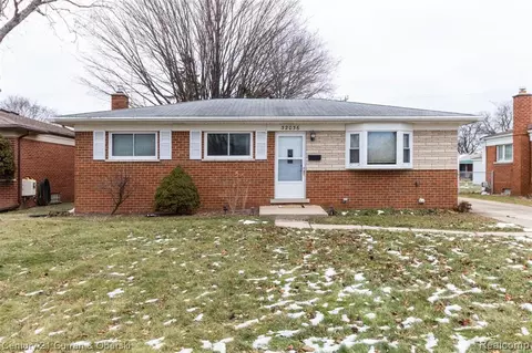 32036 Stricker Dr, Warren, MI 48088 photo 1