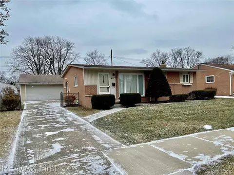 4754 Holmes Dr, Warren, MI 48092 photo 1