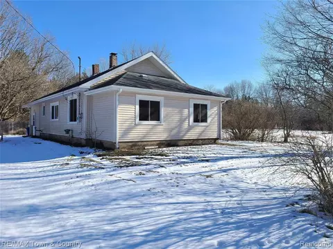 7290 Gillette Rd, Flushing, MI 48433 photo 1