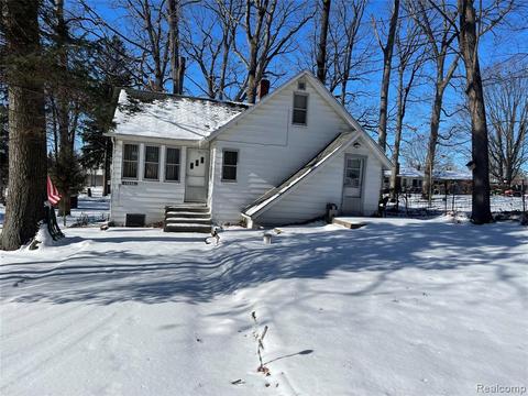 13092 Mohawk Dr, Linden, MI 48451 photo 1