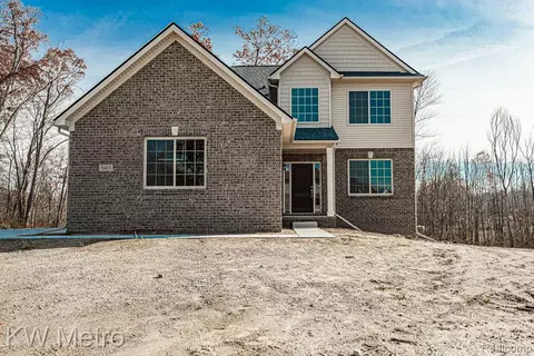 715 Marlayna Dr, Oxford, MI 48371