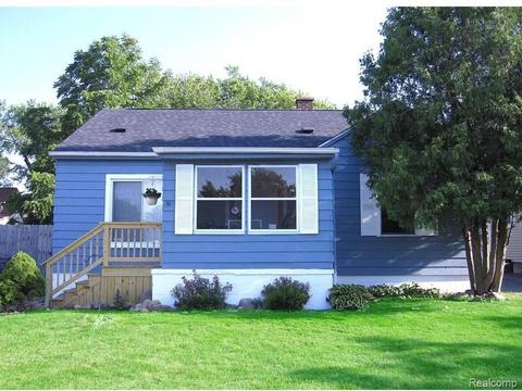 674 Spruce St, Mount Morris, MI 48458 photo 1