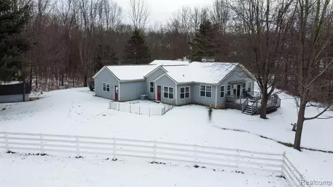 267 Brighton Rd, Howell, MI 48843 photo 1