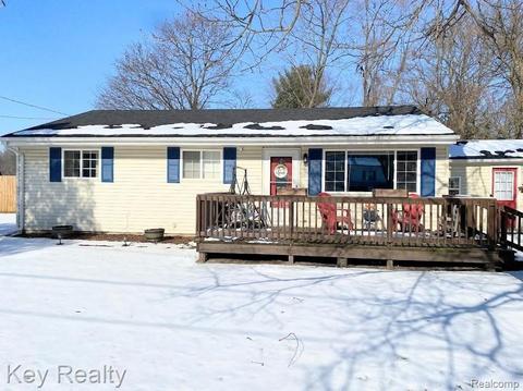 1026 Howard Dr, Temperance, MI 48182 photo 1