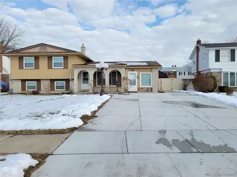 18845 Valleyview St, Riverview, MI 48193 photo 1