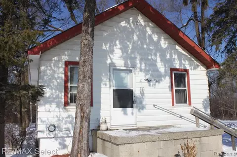 5146 Lennon Rd, Flint, MI 48507 photo 1
