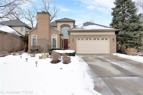 39 Turnberry Ln, Dearborn, MI 48120 photo 1