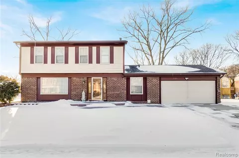 3709 Bristol Dr, Troy, MI 48083 photo 1