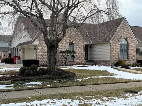48744 Presidential Dr, Macomb, MI 48044 photo 1