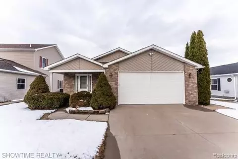 45544 Lone Pine Ln, Macomb, MI 48044 photo 1