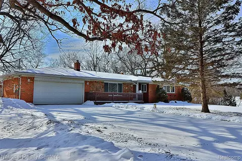 8290 Bergin Rd, Howell, MI 48843 photo 1
