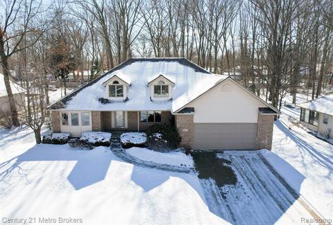 8413 Jaclyn Ann Dr, Flushing, MI 48433 photo 1