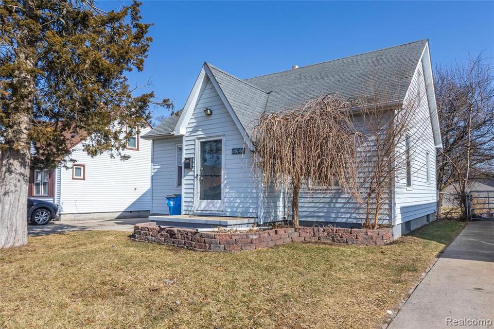 5706 Kinmore St, Dearborn Heights, MI 48127 1 photo MLS 2220012533