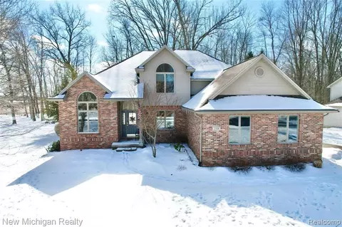 2328 Flagstone Dr, Flushing, MI 48433 photo 1