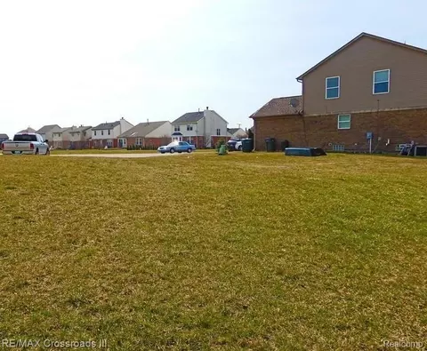 39 Morross Cir, Dearborn, MI 48126