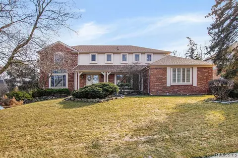2137 Red Maple Dr, Troy, MI 48098 photo 1