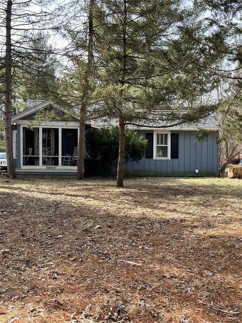 25245 E Huron River Dr, Flat Rock, MI 48134 photo 1
