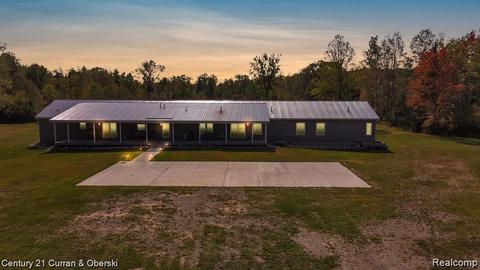 2100 Bailey Dr, Harrison, MI 48625 photo 1