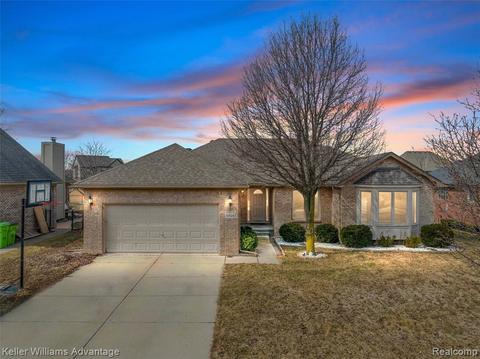 49261 Maplewood Ln, Macomb, MI 48044 photo 1