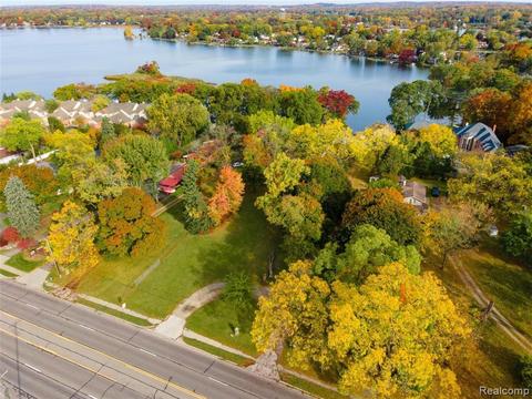 3040 Dixie Hwy, Waterford, MI 48328