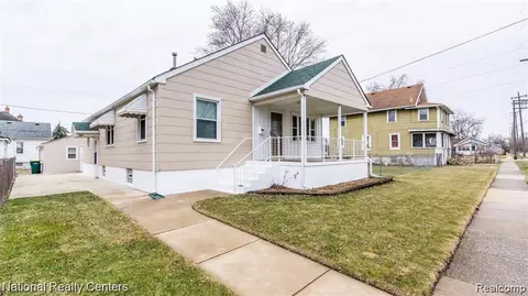 716 E Noble Ave, Monroe, MI 48162 photo 1