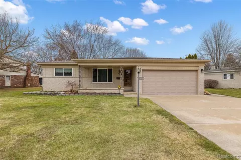 5119 Abington Dr, Troy, MI 48085 photo 1