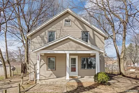 704 Wayne St, Jackson, MI 49202 photo 1