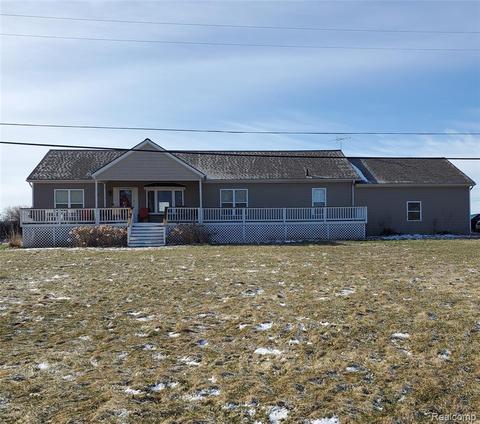 1691 Middle Rd, Highland, MI 48357 photo 1