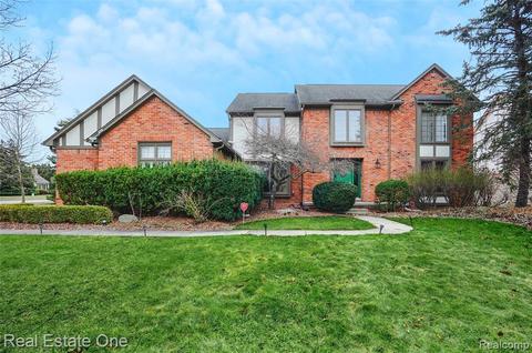 1769 Hallmark Dr, Troy, MI 48098 photo 1