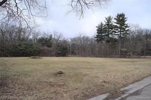 Vacant Pioneer Drive, Commerce Twp, MI 48390