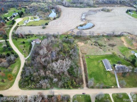 334 E Allen Rd, Howell, MI 48855 photo 1