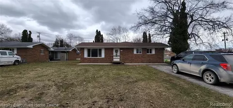 502 Henrietta St, Algonac, MI 48001 photo 1