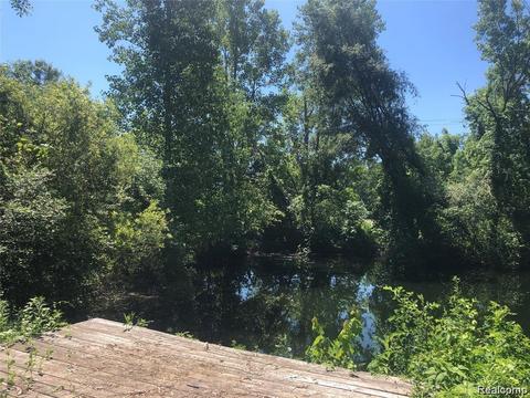 375 E Romeo Rd, Leonard, MI 48367 photo 1