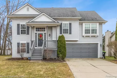 920 2nd St, Fenton, MI 48430 photo 1