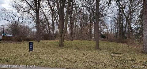 28215 W Nine Mile Road Rd, Wolverine Lake, MI 48390