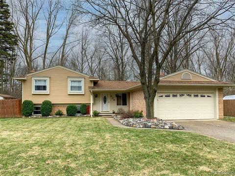 428 Dutch Mill Dr, Flushing, MI 48433 photo 1