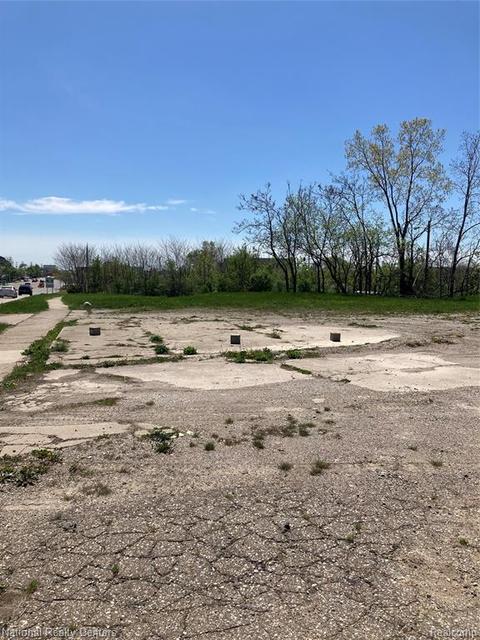 1432233013 N Woodward Fld E, Pontiac, MI 48342
