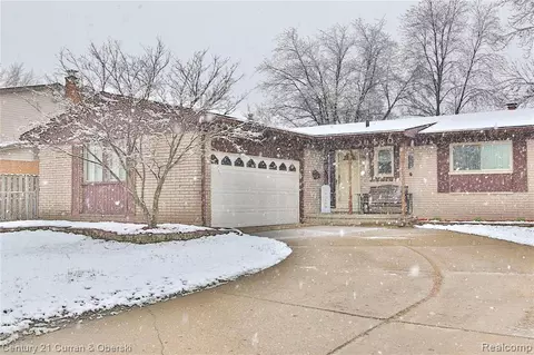 19480 Coventry Dr, Riverview, MI 48193 photo 1