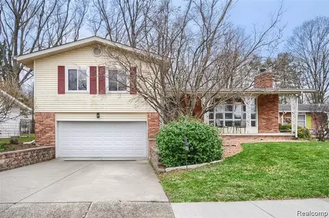 1809 Lynbrook Dr, Flint, MI 48507 photo 1