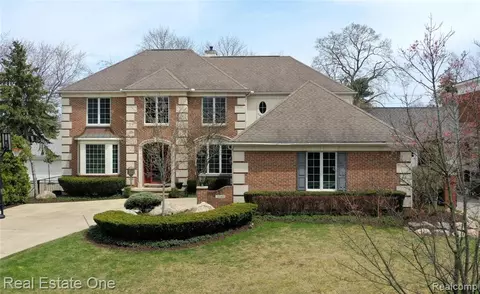 1042 Harvard Rd, Grosse Pointe, MI 48230 photo 1