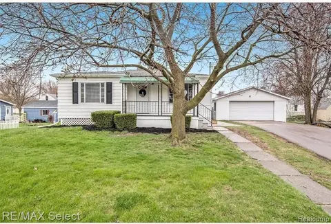 3504 Beveridge Rd, Flint, MI 48532 photo 1