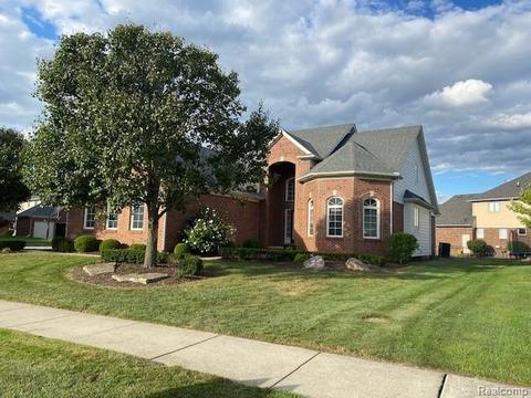 48298 Ellington, Macomb, MI 48044 photo 1