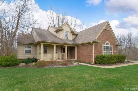 5914 Pine Trace Ct, Howell, MI 48843 photo 1