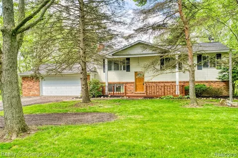 6505 Byron Rd, Howell, MI 48855 photo 1