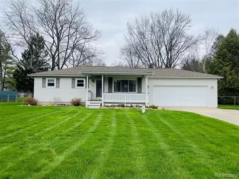 5079 Berneda Dr, Flint, MI 48506 photo 1