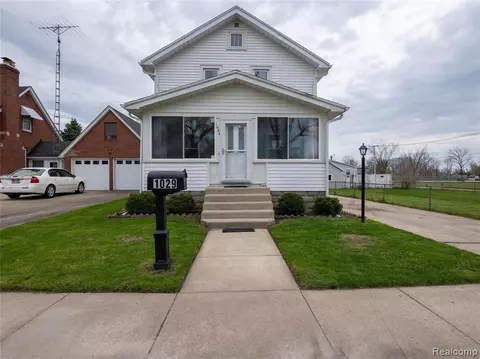 1029 Smith St, Monroe, MI 48161 photo 1